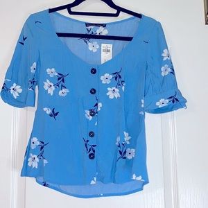 NWT, size XS, Abercrombie and Fitch floral top
